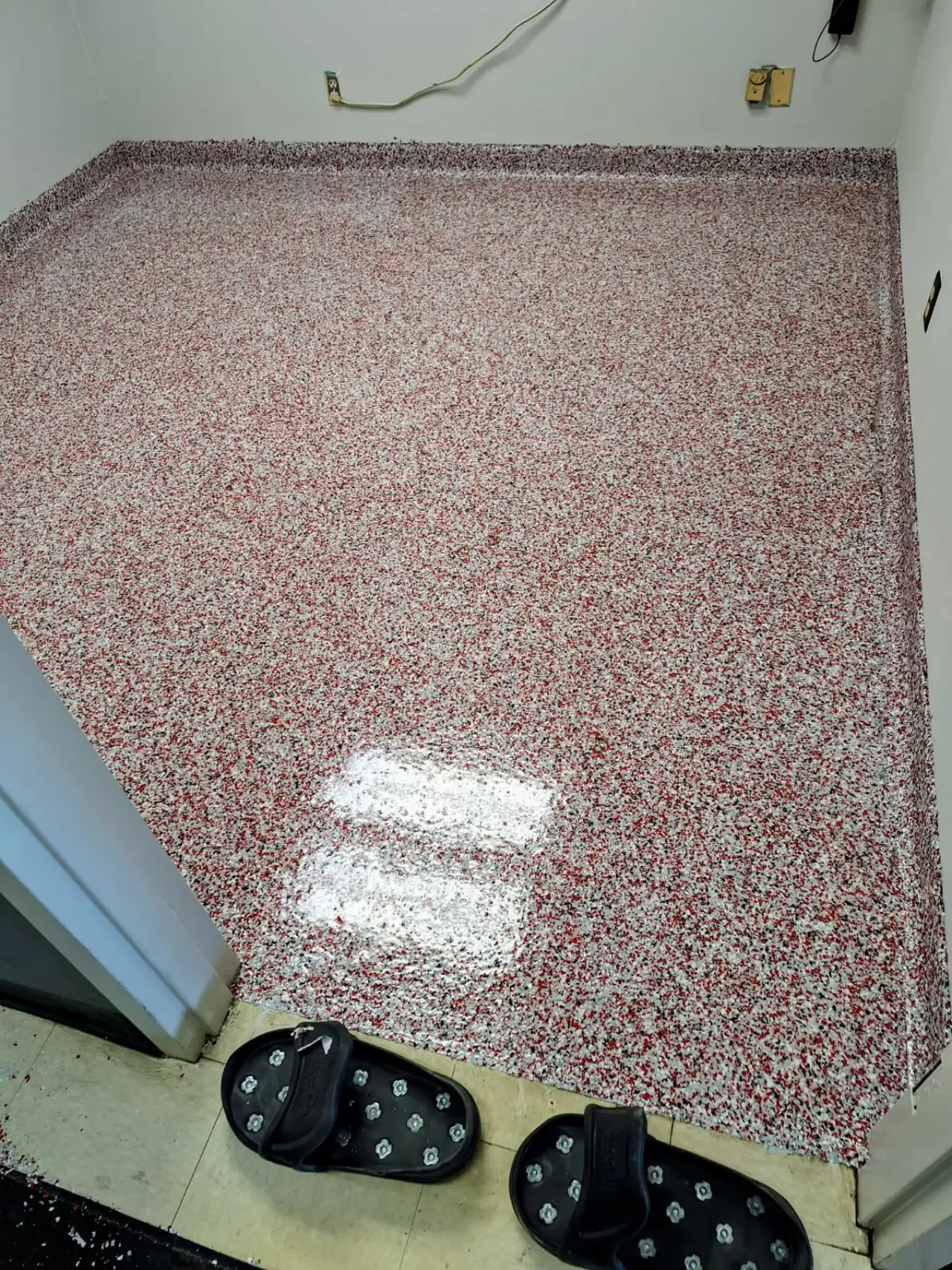 Decorative speckled floor finish